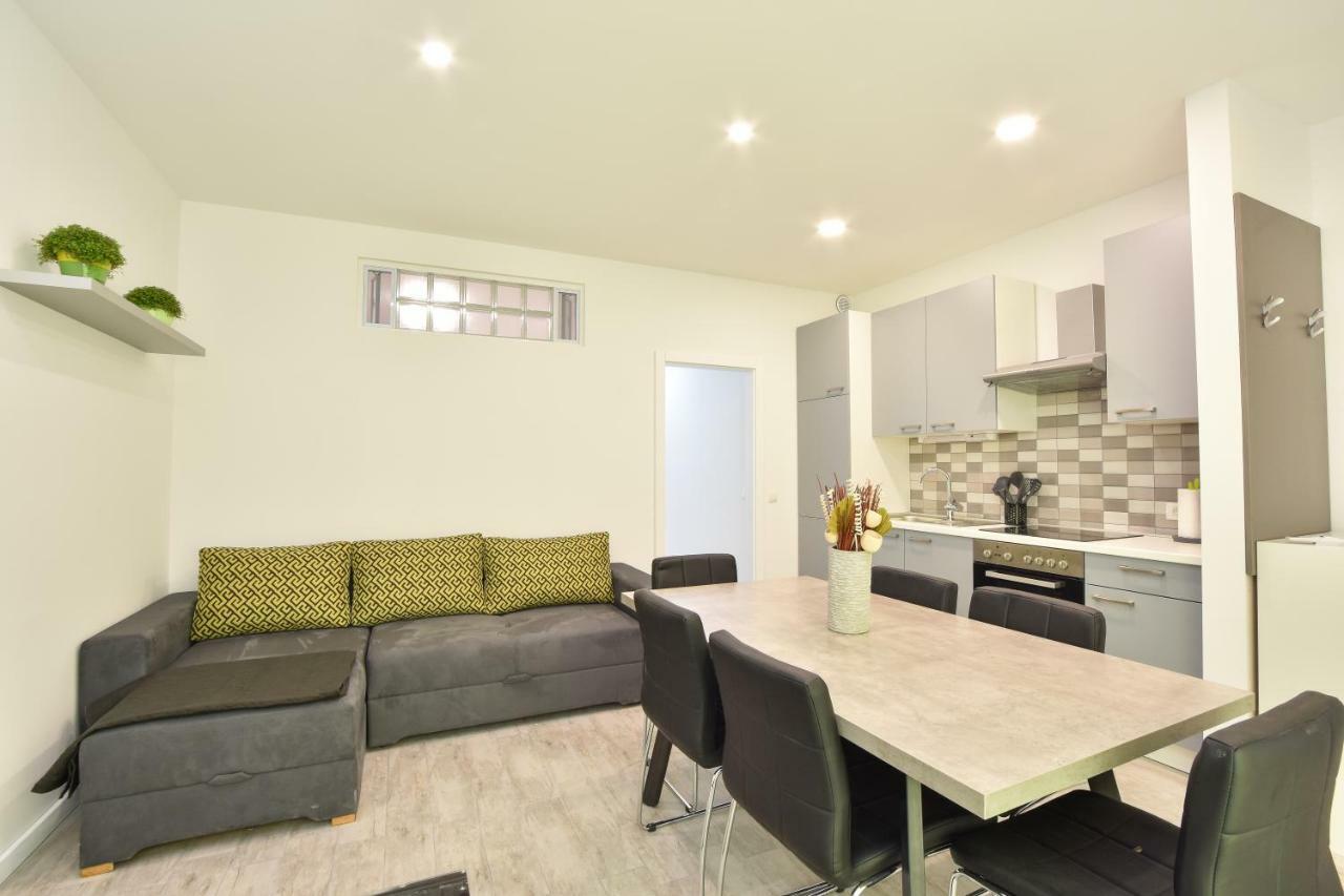 Apartmani Iva&Ante Dugi Rat Exterior foto