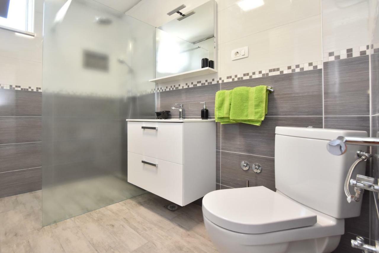 Apartmani Iva&Ante Dugi Rat Exterior foto